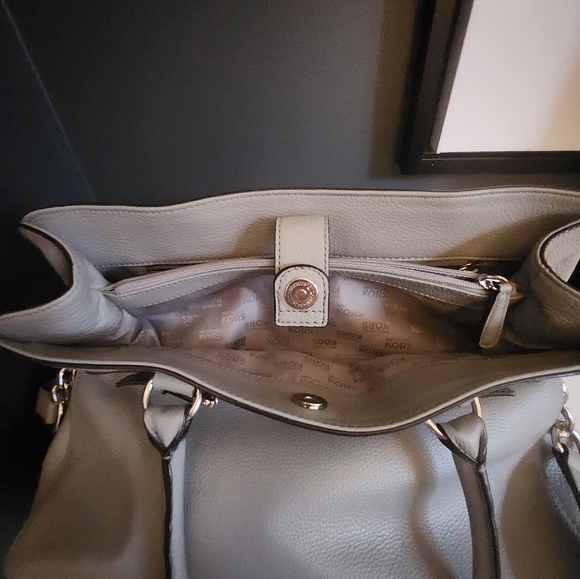 Micheal Kors Bag - Picture 7 of 13